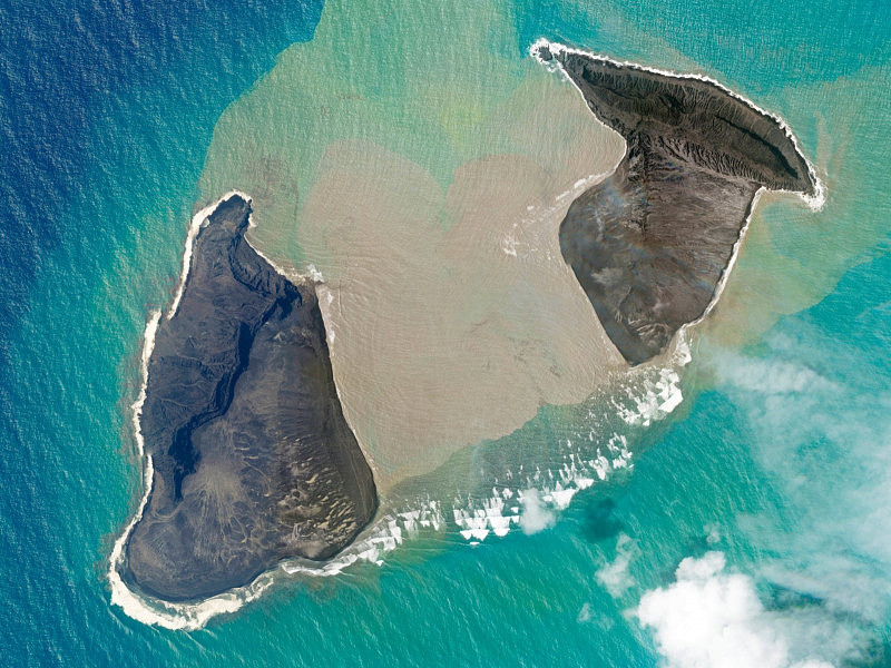 汤加海底火山喷发后，小岛几乎消失，卫星照片定格惊人影像（组图） - 4