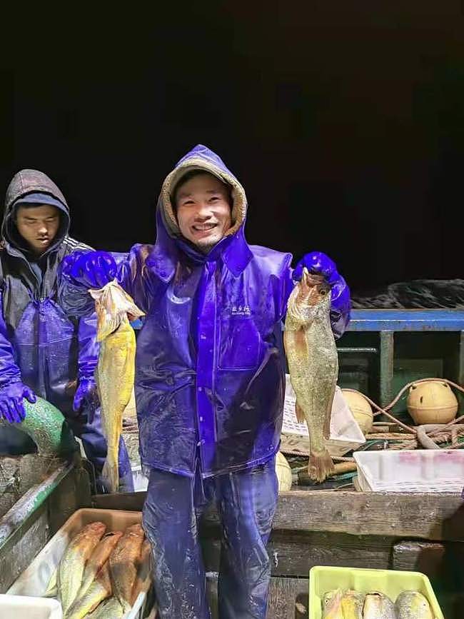 中国一渔民一网捕捞2000多公斤野生大黄鱼，卖了957万（图） - 1
