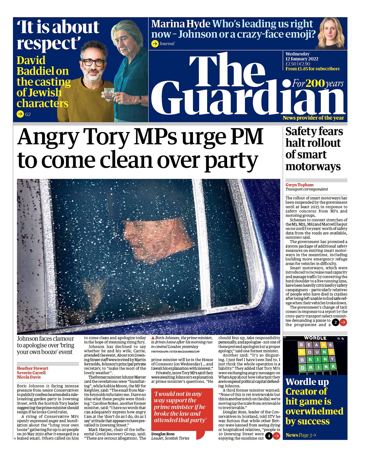 左翼《卫报》头版用上与右翼小报《每日邮报》一样的约翰逊垂头丧气照片。（Twitter@guardiannews）