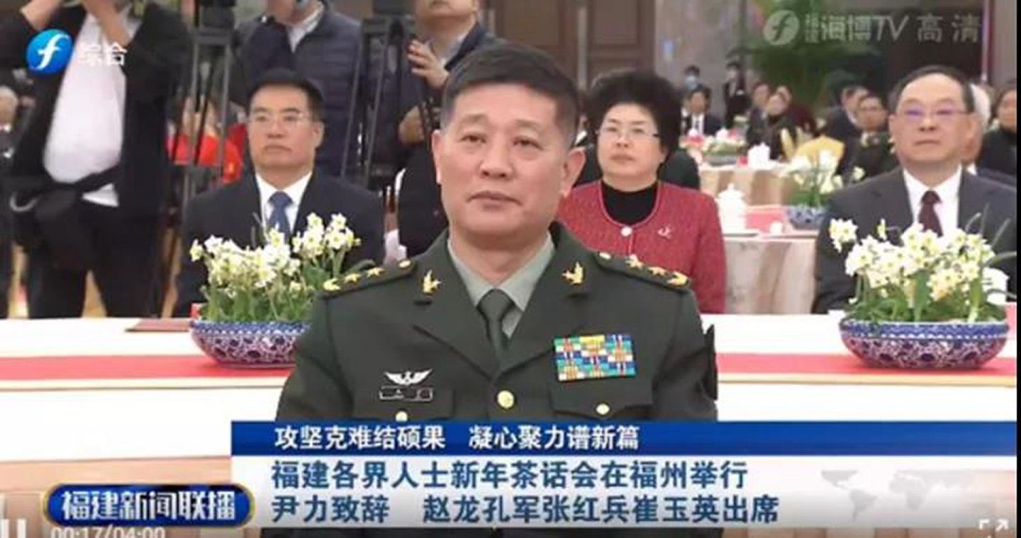 孔军是中国海军陆战队2017年扩编为军级单位后的首任司令员，后转任东部战区陆军司令员。（福建新闻联播截图）