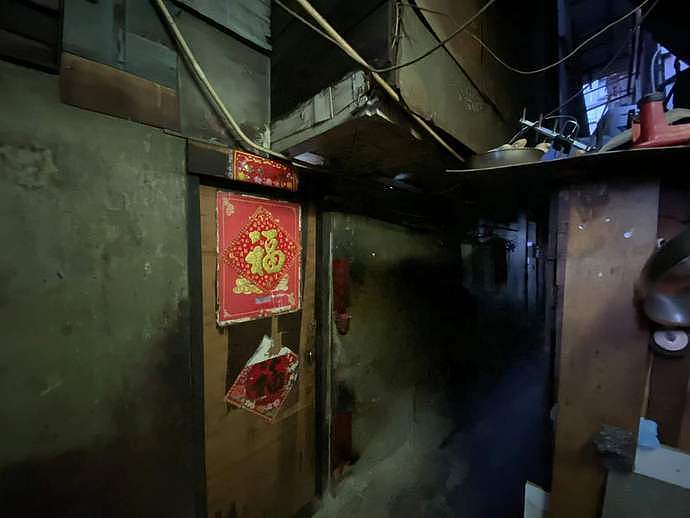 香港“棺材房”仅2平米：人无法站立，睡在里面像躺棺材（组图） - 2
