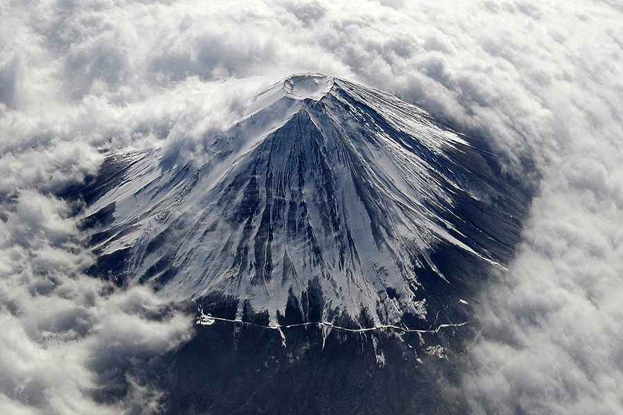 汤加火山喷发，日本人又双叒叕慌富士山了