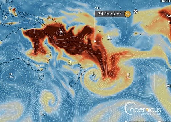 ▲▼欧洲航空监测「哥白尼计划」（Copernicus Programme）的卫星图像显示，一大团二氧化硫逐渐往澳洲飘去。（图／翻摄脸书Sigatoka Totoka）