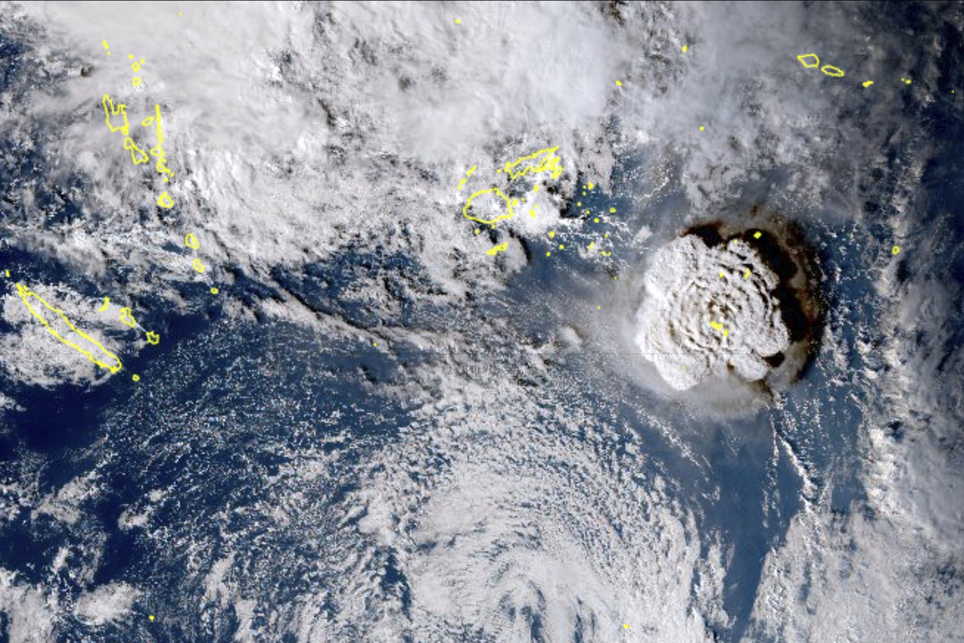 太平洋岛国汤加于1月15日发生海底火山爆发，日本气象卫星「向日葵8号」拍下喷发一刻。 （AP）