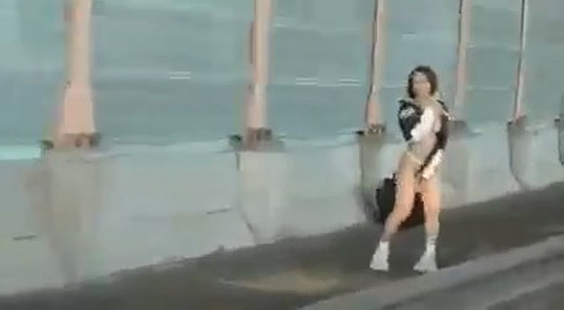网传性感女荃湾公路旁拍照，网民怕司机看到分心，女方真实身份被扒出（组图） - 4