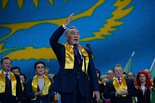 哈萨克斯坦全境解除紧急状态 纳扎尔巴耶夫露面否认垂帘听政