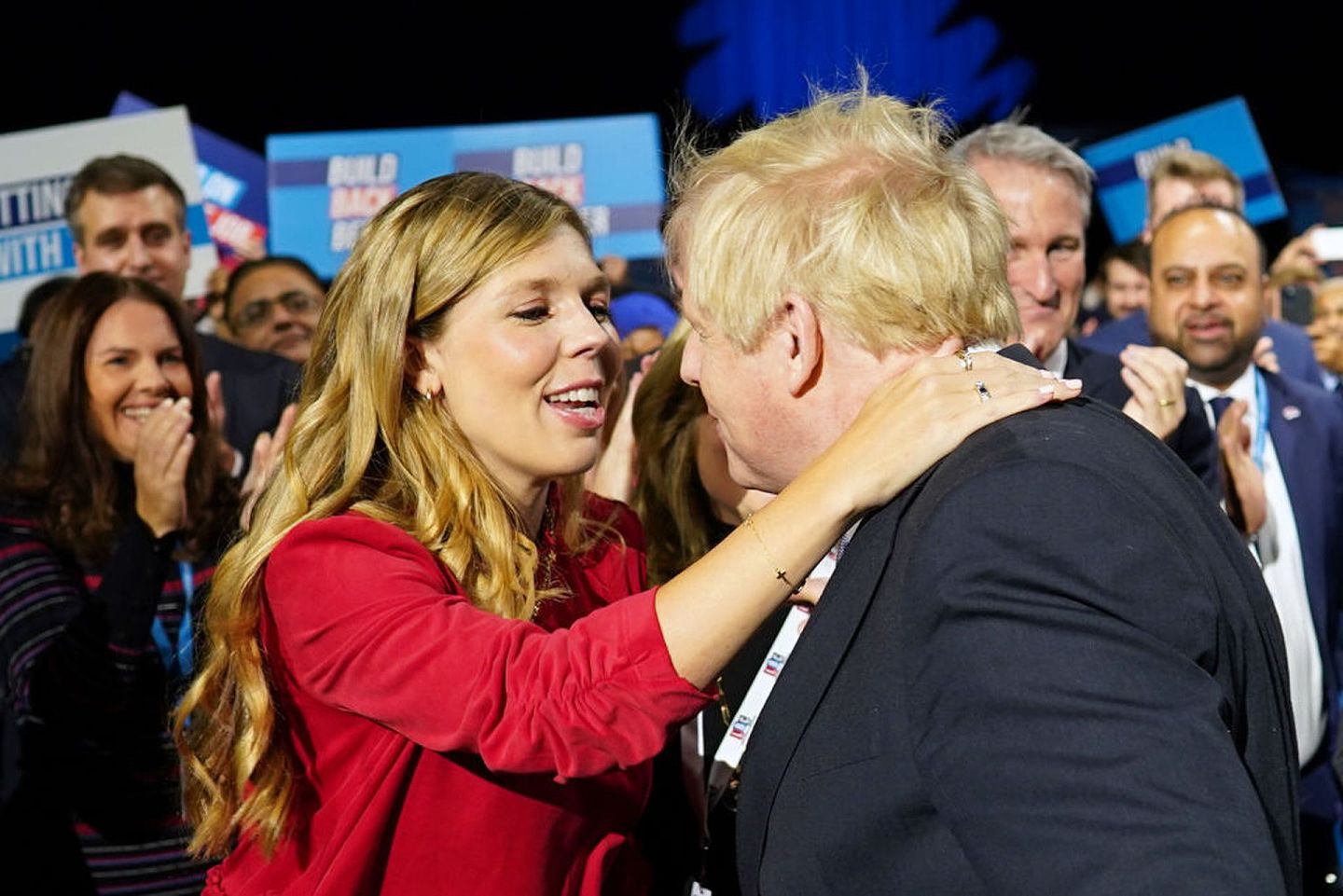 去年10月，西蒙兹与约翰逊一同出席保守党大会。（Getty Images）