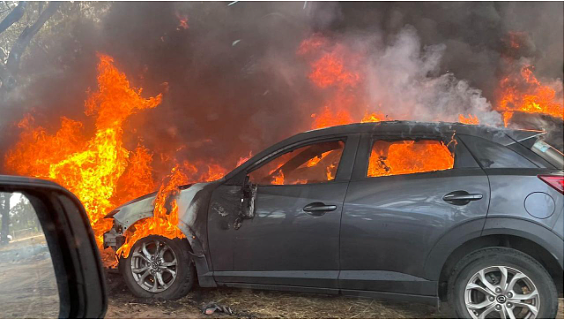 维州赛马场爆发火灾，多达18辆车起火，数百民众被疏散（组图） - 3