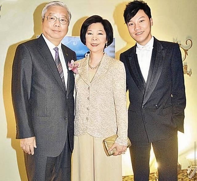 突传死讯！香港资深男星宣布母亲离世，与丈夫结婚6年感情稳定（组图） - 1