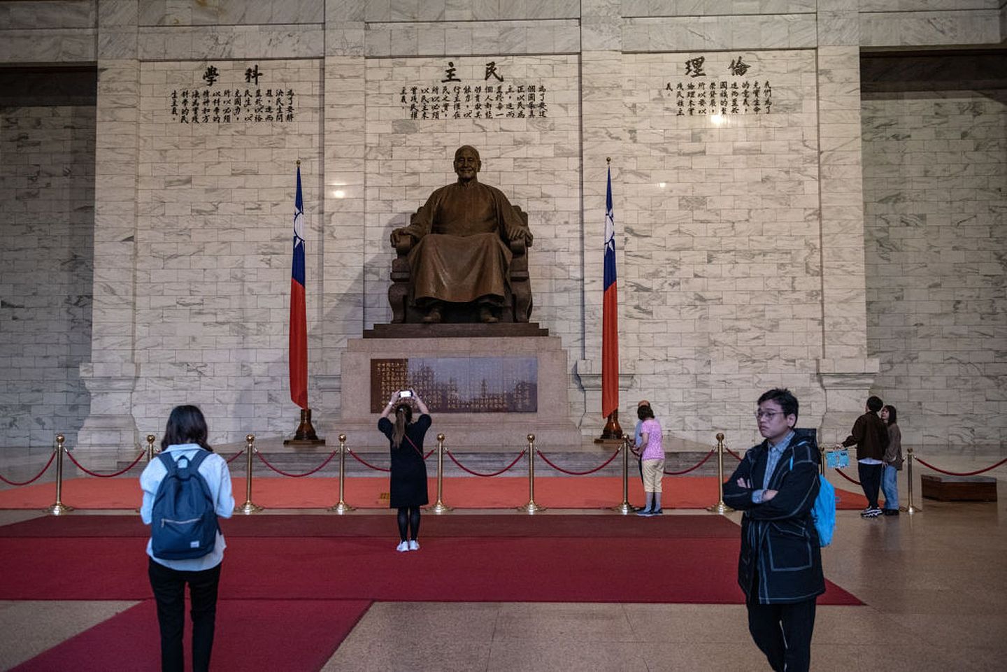 促转会日前提出“中正纪念堂园区转型方案”，主张蒋中正铜像为威权象征拟移除。（Getty Images）