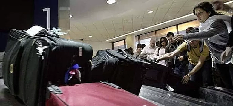 大量丢失行李在温哥华机场拍卖，有人开“盲盒”暴富（组图） - 5