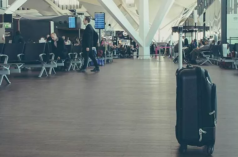 大量丢失行李在温哥华机场拍卖，有人开“盲盒”暴富（组图） - 3