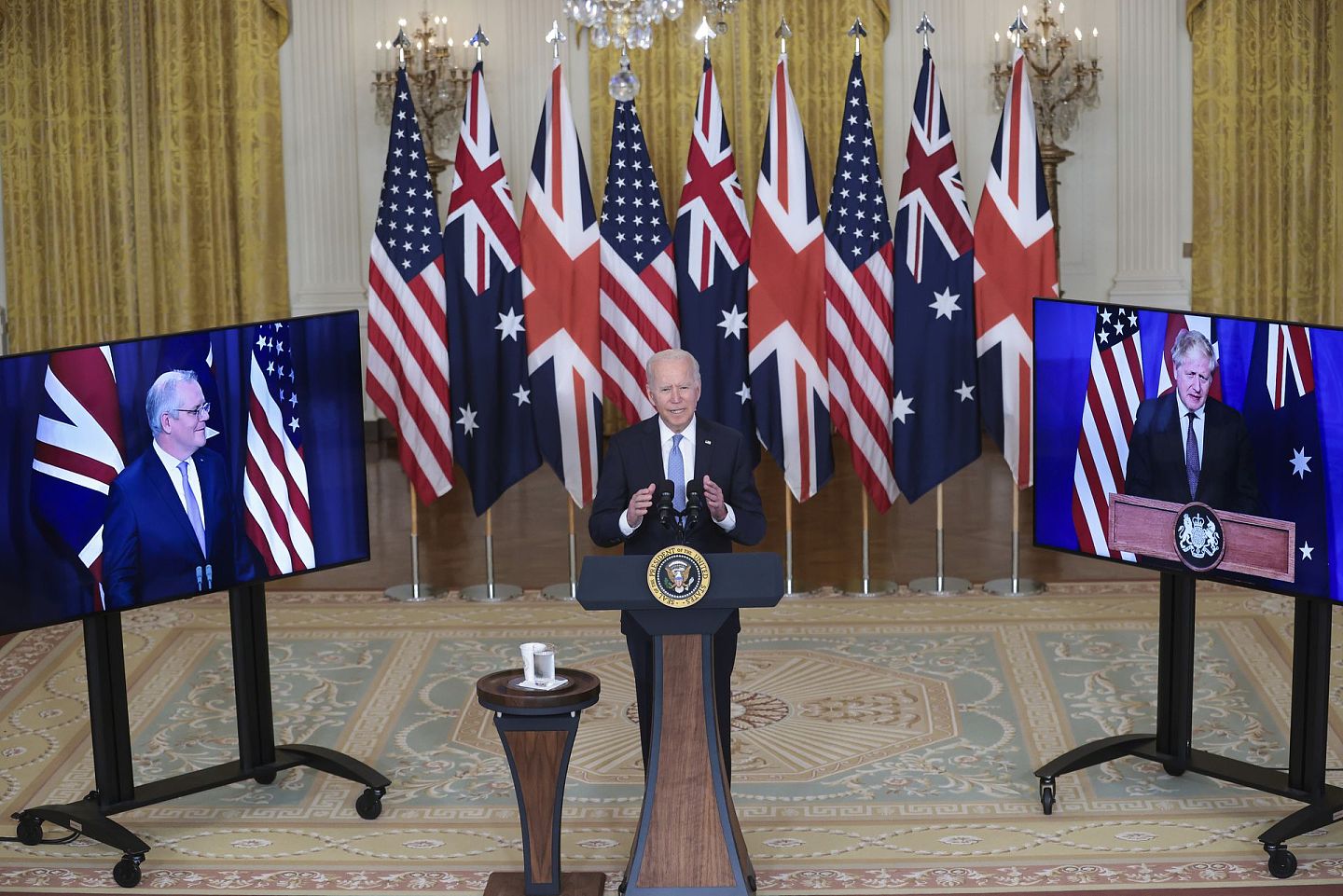 2021年9月15日，美国、英国、澳大利亚三国领导人宣布，创建名为“AUKUS”的美英澳三边安全伙伴关系。在该框架下的第一项任务即帮助澳方发展核动力潜艇。（VCG）