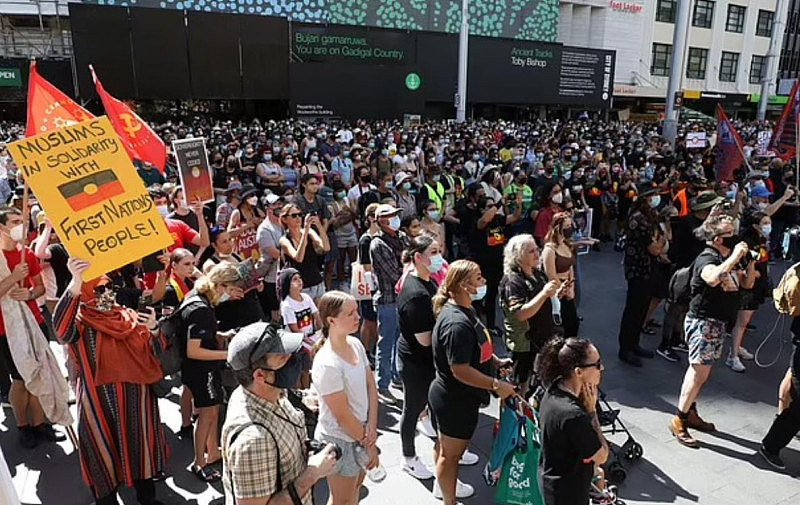 悉尼CBD爆发入侵日集会，数千人聚集市政厅！吁改变澳洲日时间（组图） - 10
