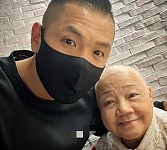 陈建州自曝70岁母亲得乳腺癌，多次化疗头发掉光，满脸憔悴仍乐观（组图）