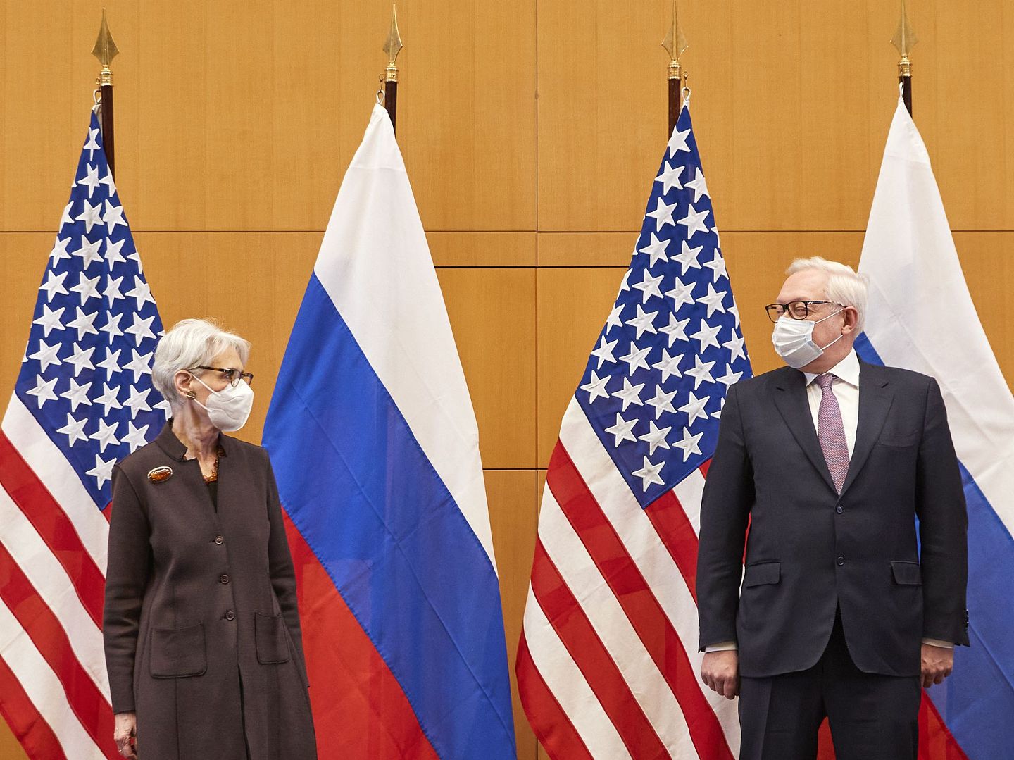 1月10日美俄举行副部长级别会谈，聚焦乌克兰危机。（AP）