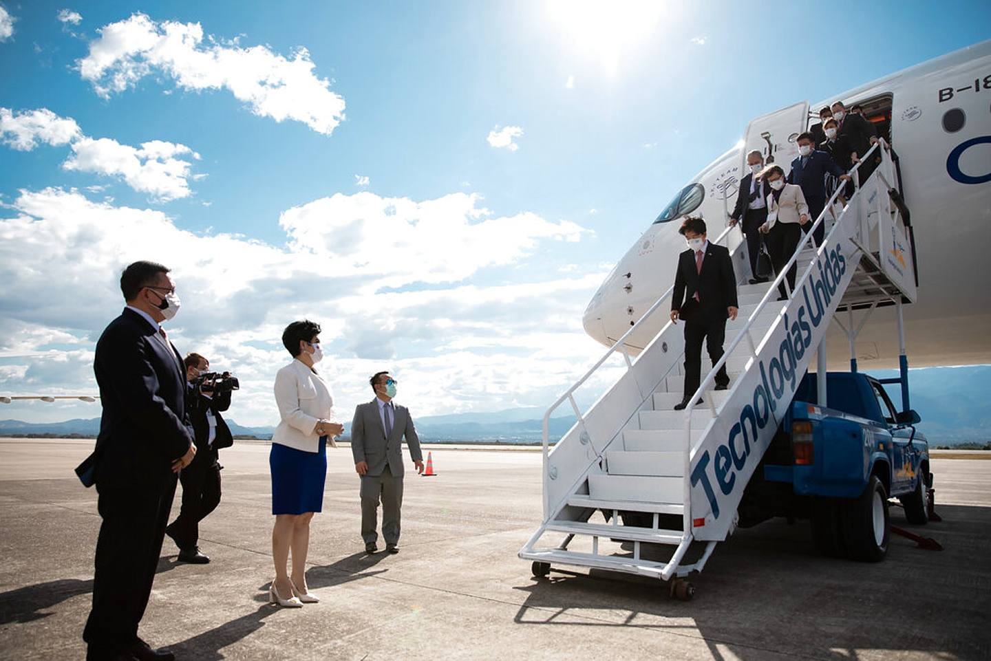 台湾副总统赖清德1月26日抵达洪都拉斯索托卡诺空军基地。 （AP）