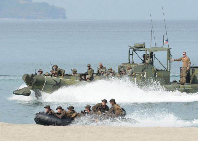 US and Philippine Marines train in S China Seas