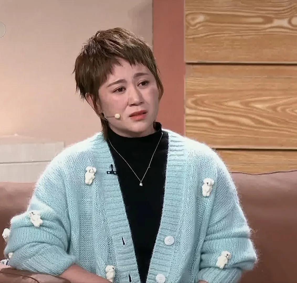 沈腾虎年春晚幕后：彩排昏倒被送医院，穿大牌私服却被说是买家秀