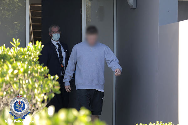 ▲▼澳洲橄榄球联赛退役球星布雷特·芬奇（Brett Finch）被指控5项儿童性侵、虐待相关罪名，遭警方逮捕。（图／取自NSW Police Force）