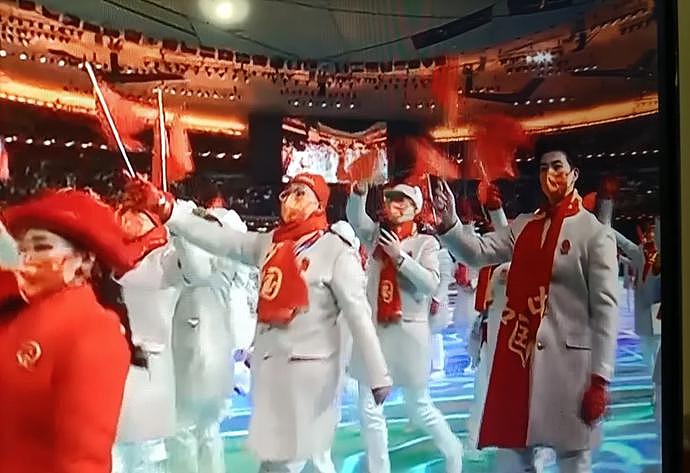 北京冬奥会开幕式运动员服装大赏：加拿大最美，捷克像大白兔奶糖（组图） - 3