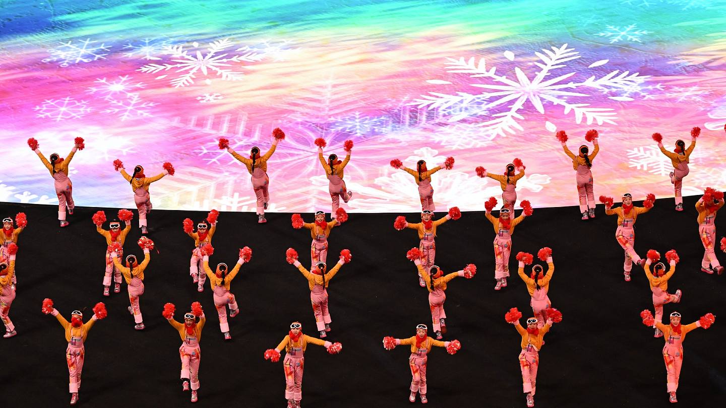 媒体眼中北京冬奥会开幕礼：与2008年北京奥运对比鲜明