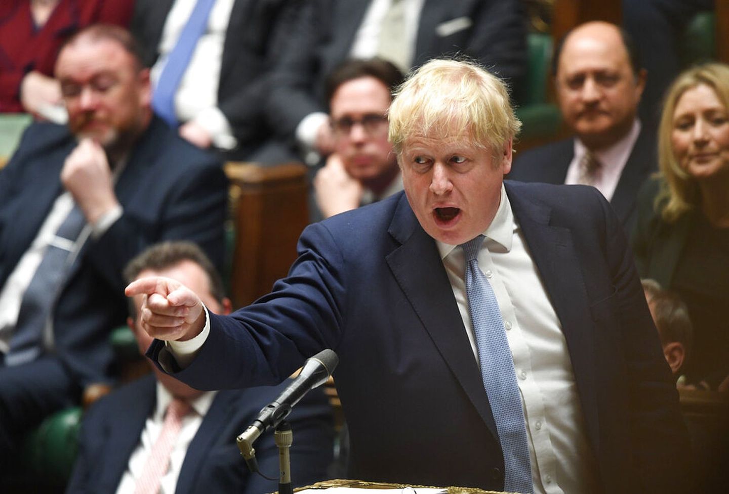 图为英国首相约翰逊1月31日在伦敦下议院发表讲话。（AP）