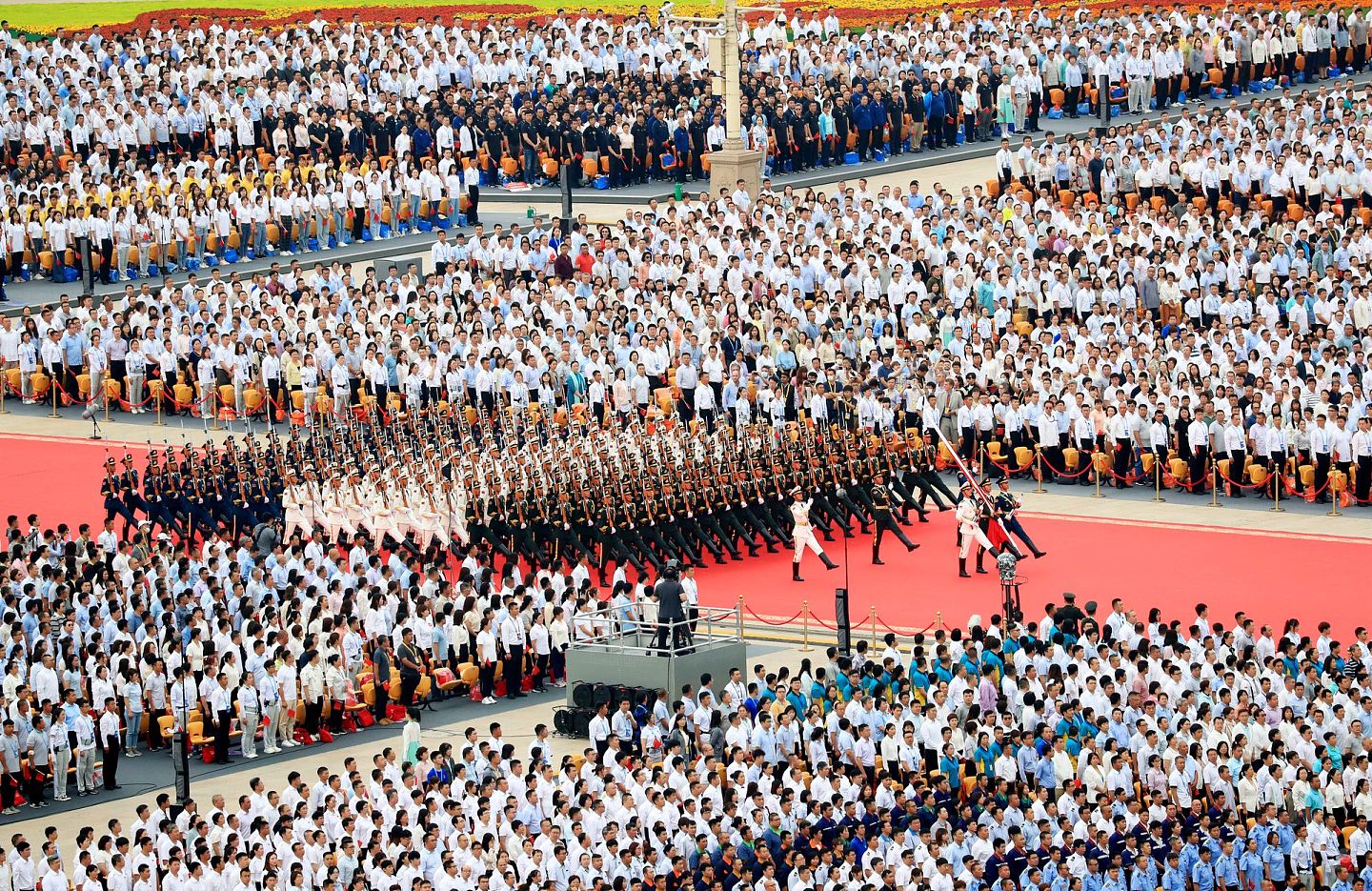 2021年7月1日，中共百年庆典在天安门举行，民众对执政党的认同感也达到了沸点。（新华社）