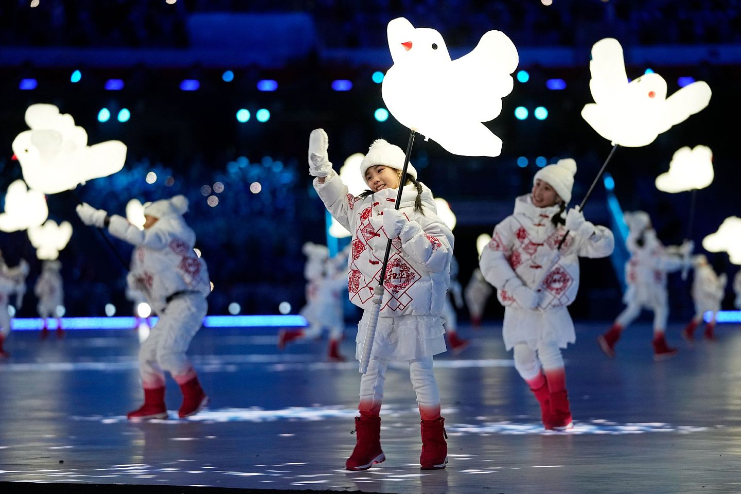 2022年2月4日，孩子们在2022年冬奥会开幕式上表演。（AP）