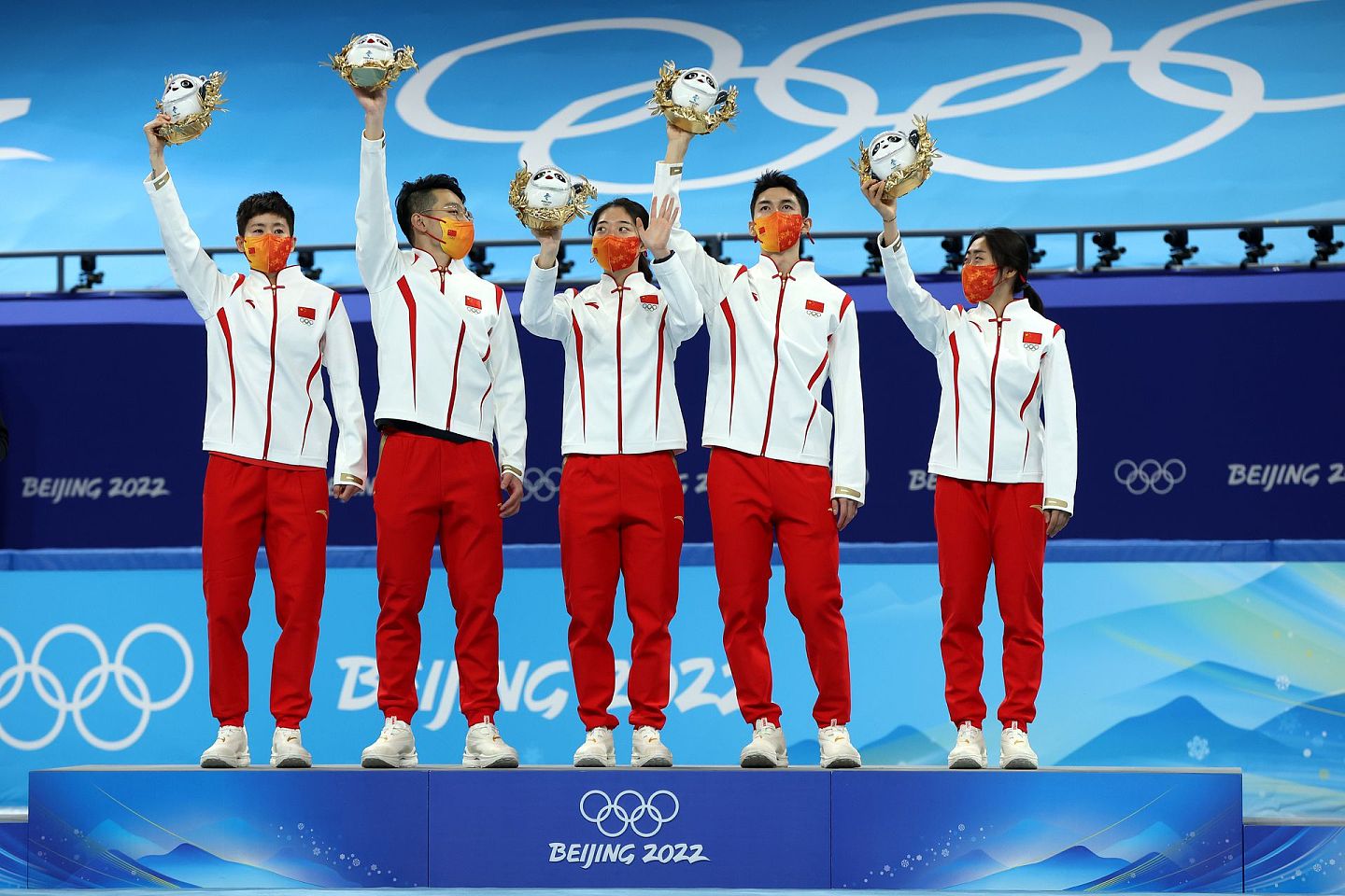 2月5日，北京冬奥会首个金牌日，中国队斩获。（Getty Images）