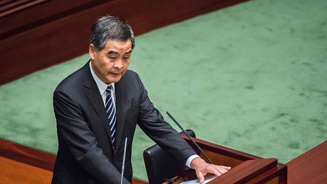 香港舆论认为梁振英想再次当特首，但他未正式公布。