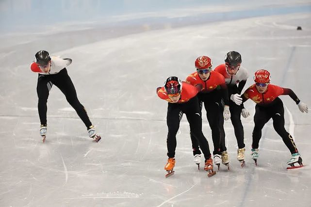 短道速滑男子1000米A组决赛，中国选手任子威获得金牌