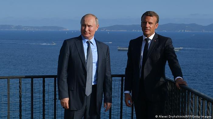 法国总统马克龙周一（7日）飞往莫斯科与俄罗斯总统普京举行会面。（资料图片）