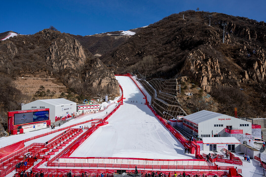 周日，延庆国家高山滑雪中心的滑降终点区没能迎来参赛的运动员。