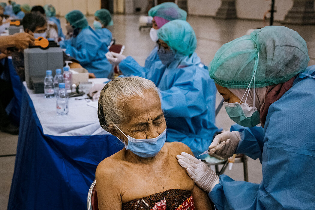 拜登政府向印度尼西亚捐赠了逾2500万剂新冠疫苗。