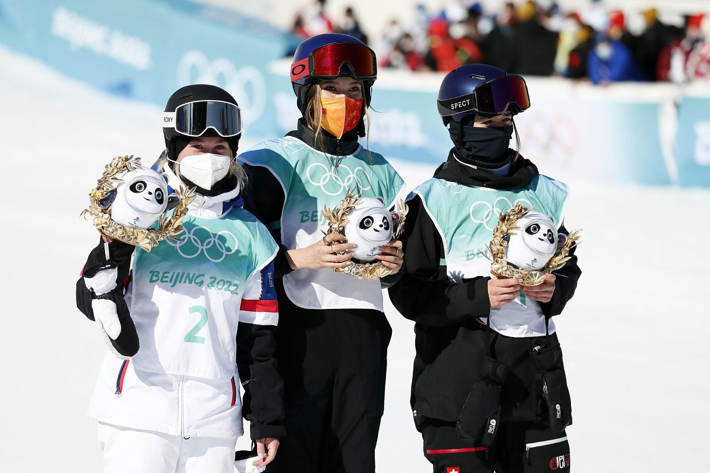 谷爱凌刚为中国赢得自由式滑雪女子大跳台金牌。(Getty)