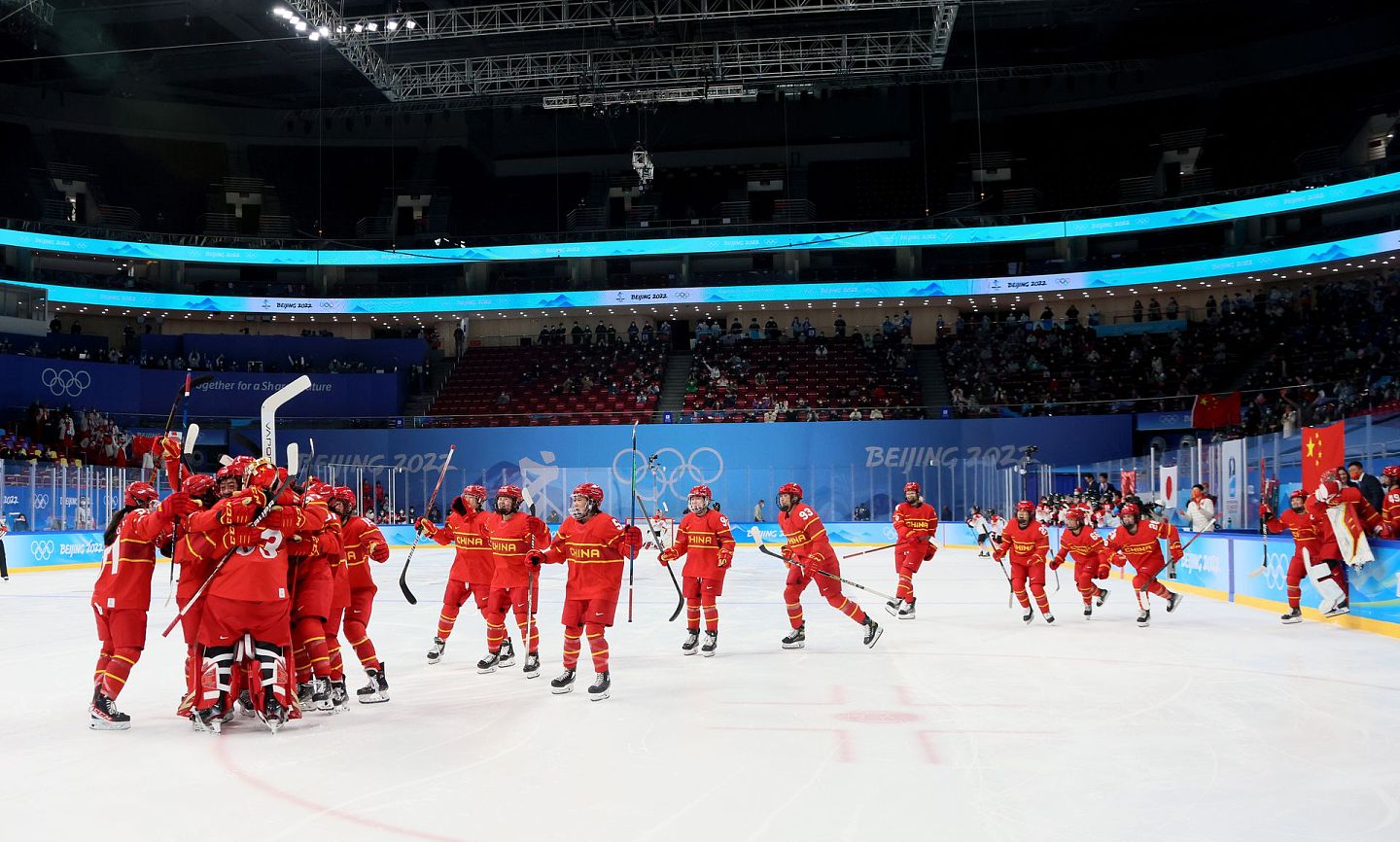 中国男女子冰球队皆有大量归化运动员。(Getty)