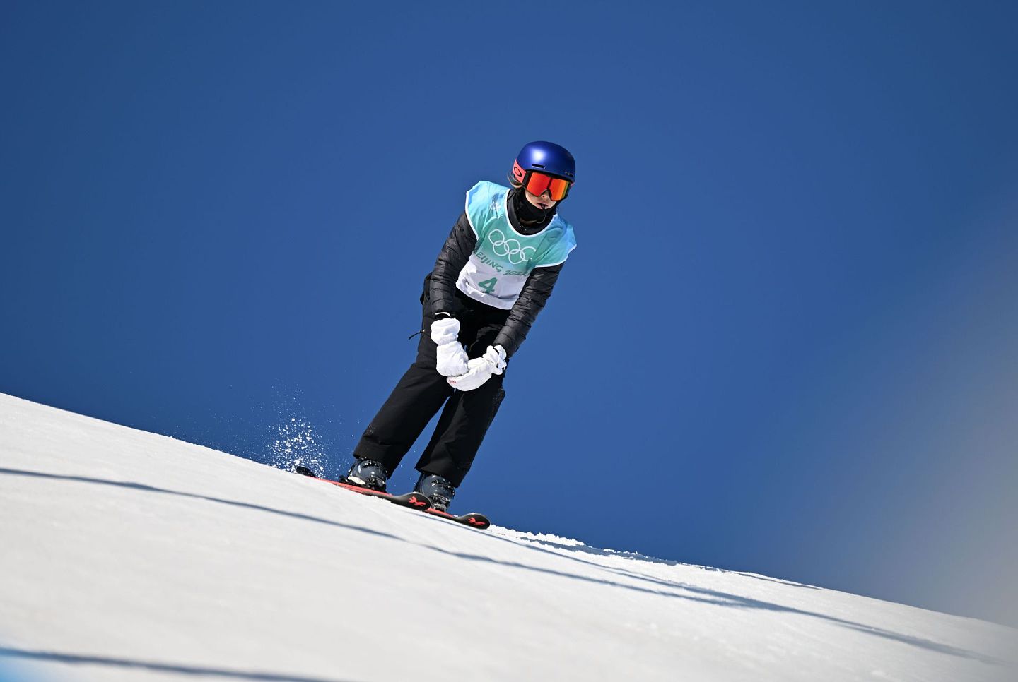 谷爱凌凭借超高难度夺自由式滑雪大跳台金牌。（新华社）