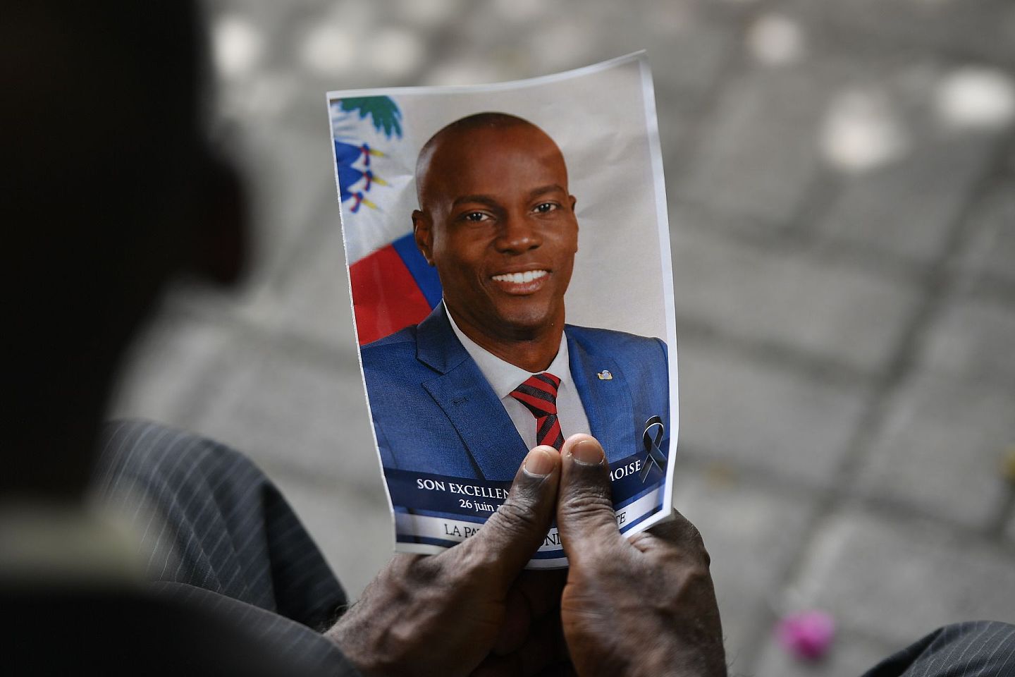 2021年7月20日，海地民众在首都太子港悼念被暗杀身亡的前总统莫伊茲。（AP）