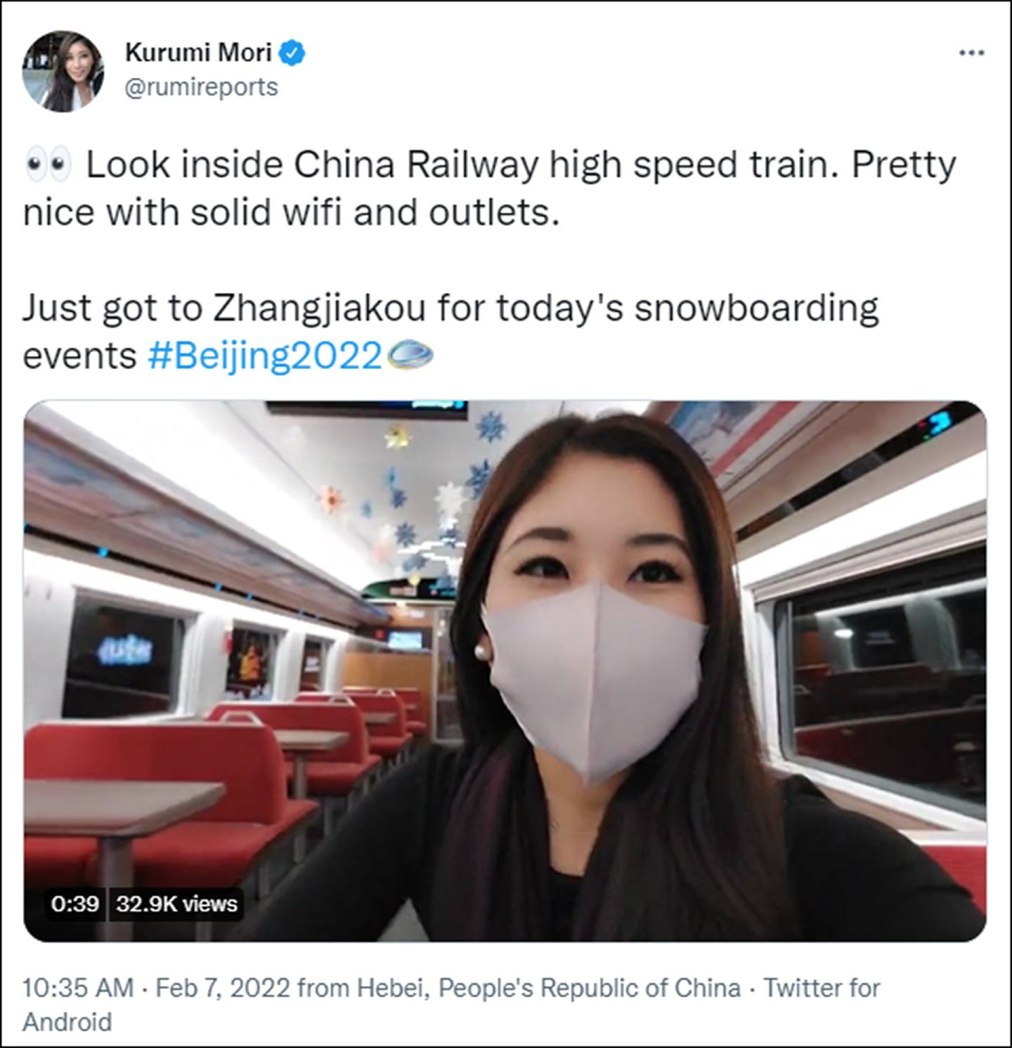 美媒记者森来实展示冬奥列车。 （Twitter＠Kurumi Mori）