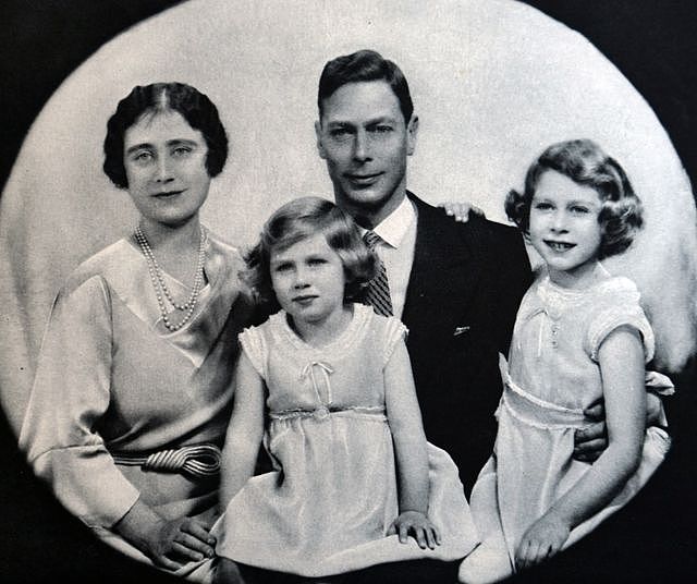 约克公爵夫妇和两个女儿，伊丽莎白公主、玛格丽特公主合影