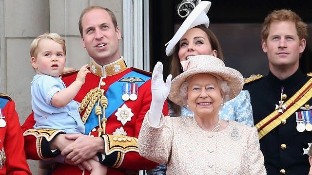 乔治王子和父亲威廉王子、女王伊丽莎白二世2015年阅兵