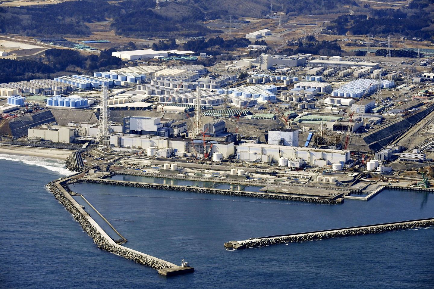 图为2021年2月13日，日本福岛第一核电站。（美联社）