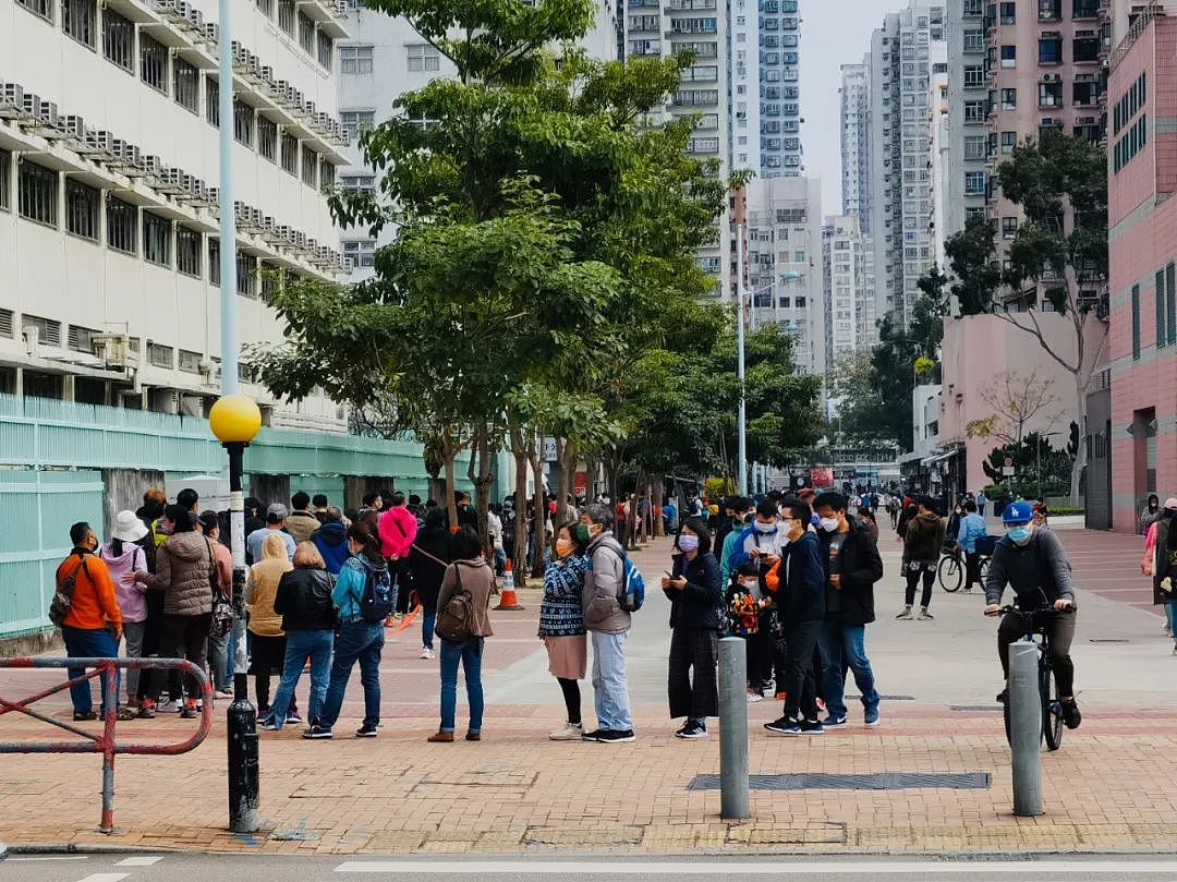 香港新冠确诊者单日破千，急症室已“严重超出负荷”