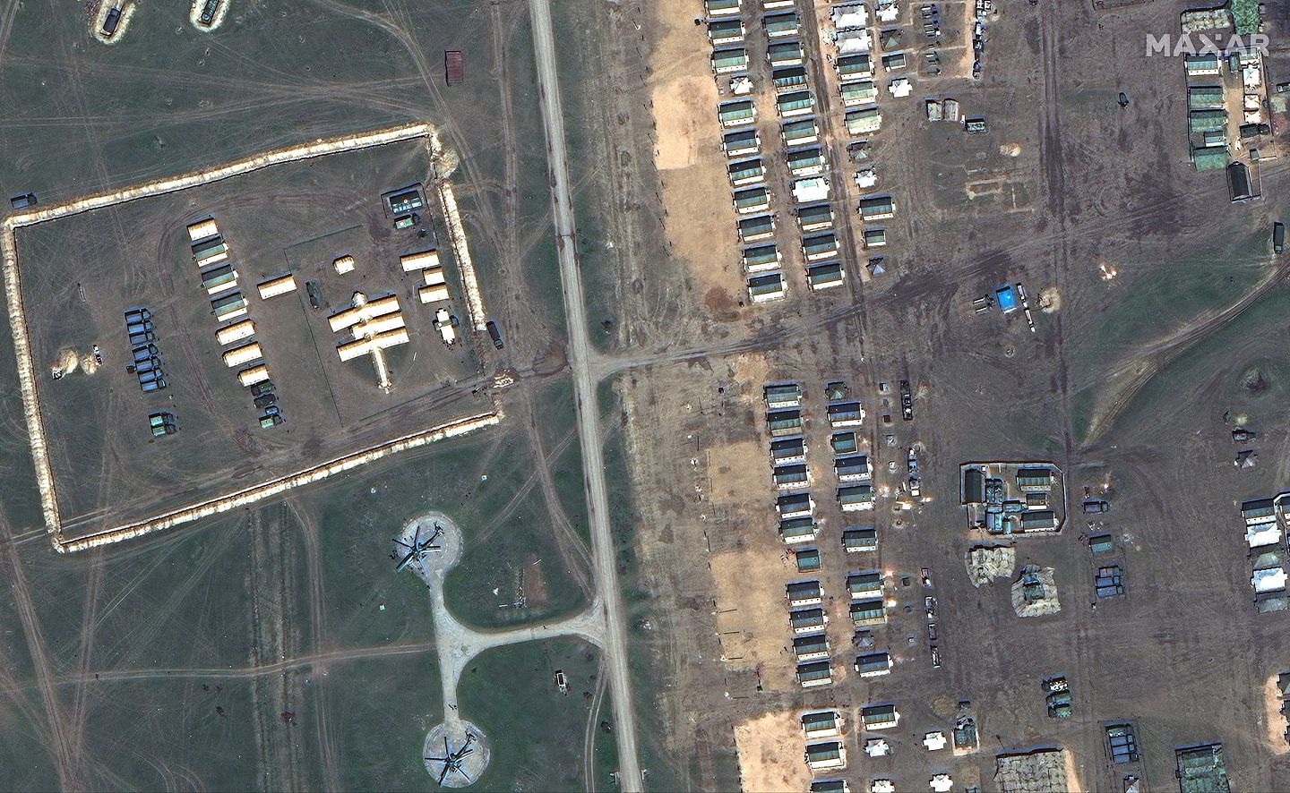 2021年4月15日，在克里米亚黑海沿岸的Opuk训练区，俄罗斯军方野战医院和部队帐篷的详细卫星图像。（Reuters）