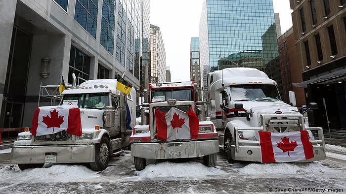 加拿大卡车司机针对新冠大流行强制令和其他限制措施的“自由车队”抗议活动已经持续了近两周。
