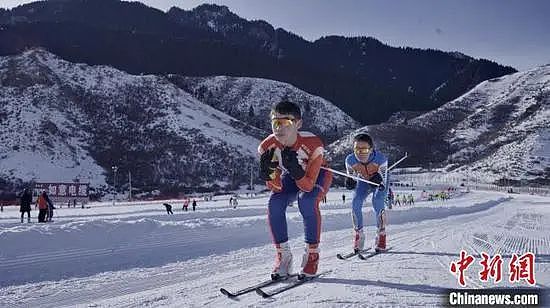 队员没见过冰刀 教练不会滑雪 中国冰雪运动从何起步（组图） - 23