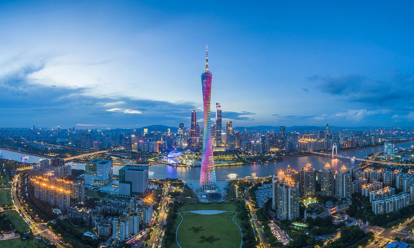 2019年7月30日，广州塔（小蛮腰）成为广州夜景中熠熠生辉的地标。（视觉中国）