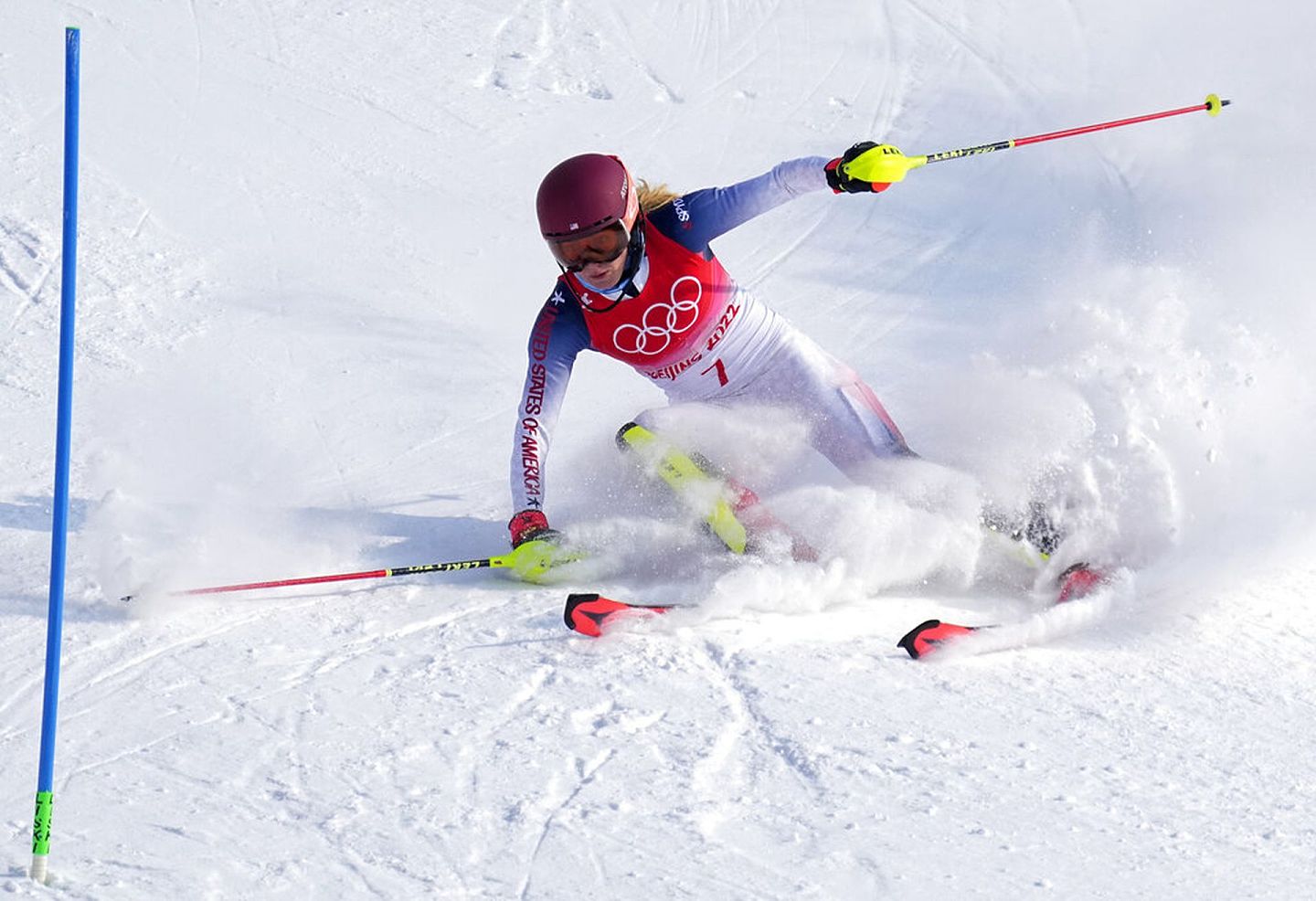 来自美国的米凯拉·希夫林在2022年冬奥会女子回转项目的第一轮比赛中出场。（AP）