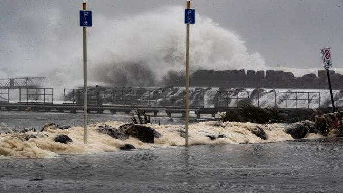 飓风Dovi横扫新西兰，多地内涝及山体滑坡，海港大桥一度关闭（组图） - 13